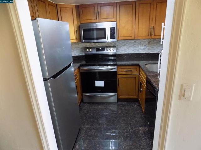 5 Las Moradas Circle, San Pablo CA: https://media.crmls.org/mediaz/a94d83d7-3fbc-40d7-b865-f79e4bd70a04.jpg