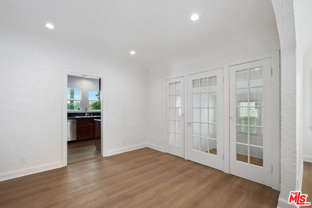 827 23rd Street, Santa Monica CA: https://media.crmls.org/mediaz/a94dcdeb-87b1-4cf8-8146-89bf0a4ac9af.jpg