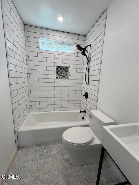 2456 Katherine Avenue, Ventura CA: https://media.crmls.org/mediaz/a94de9a7-5bce-4de3-8e81-166601d586df.jpg