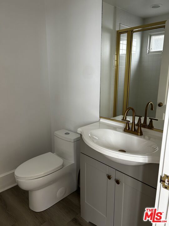 10515 Oaklawn Road, Los Angeles CA: https://media.crmls.org/mediaz/a94e766c-a408-427a-9886-79d0067afebc.jpg