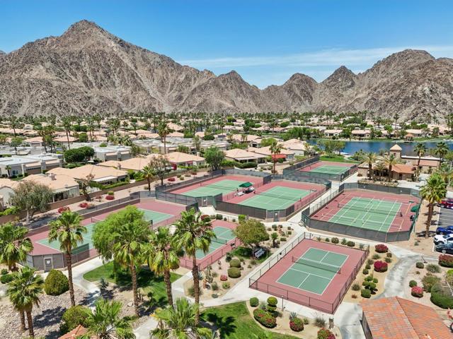 48509 ViA Encanto, La Quinta CA: https://media.crmls.org/mediaz/a94eb26f-c3ed-42f7-9177-92efe2887b58.jpg