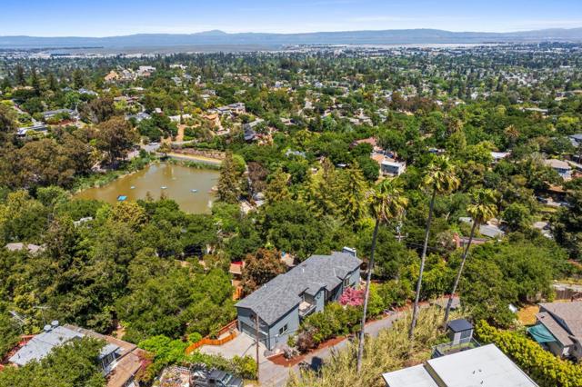 3554 Oak Knoll Drive, Redwood City CA: https://media.crmls.org/mediaz/a94f292b-ea5b-4a72-be30-22f0e378fc51.jpg