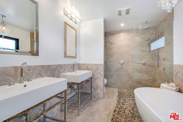 3558 S Muirfield Road, Los Angeles CA: https://media.crmls.org/mediaz/a94fac26-bf3b-4f4f-8891-4e5e91053648.jpg