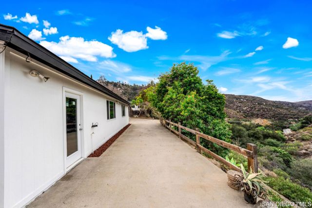 13764 Jamul DR, Jamul CA: https://media.crmls.org/mediaz/a9500734-4819-4fe9-b632-a27be2ec86b8.jpg