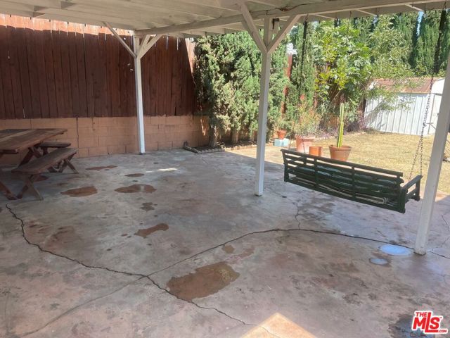 6425 Columbus Avenue, Van Nuys CA: https://media.crmls.org/mediaz/a95051d2-61c9-4643-8c16-4f4e3c9ca0c9.jpg