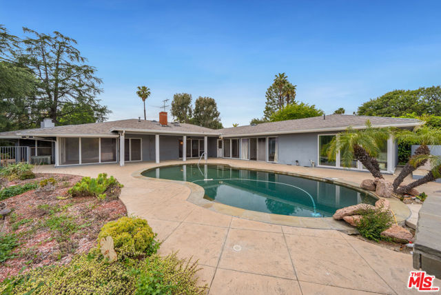 15901 High Knoll Road, Encino CA: https://media.crmls.org/mediaz/a9509abc-21a3-4aea-845d-00a51a8e5a30.jpg