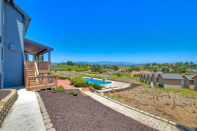 2511 Via Rancheros, Fallbrook CA: https://media.crmls.org/mediaz/a951cee3-4384-41a2-832f-c69d28ee78c3.jpg
