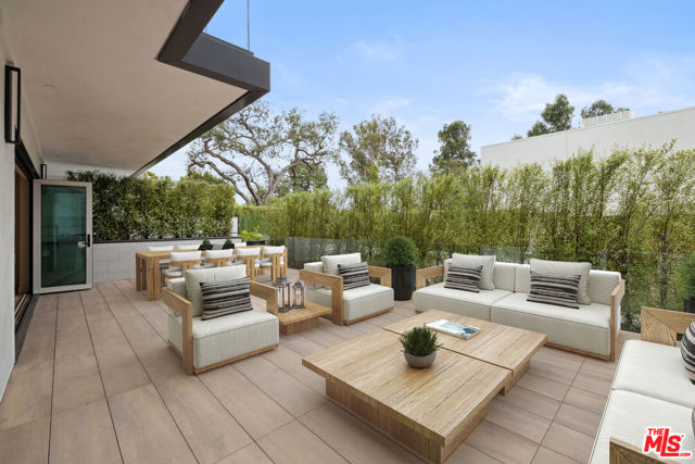 505 S Barrington Avenue, Los Angeles CA: https://media.crmls.org/mediaz/a951dd4a-84c3-4a5a-8c43-ac9015089d34.jpg