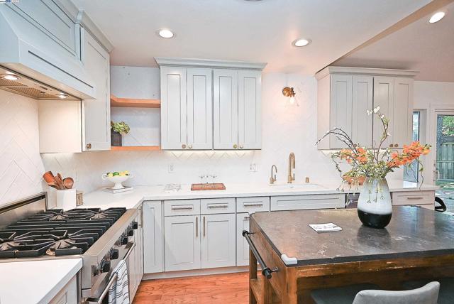 7776 Dublin Green Ct, Dublin CA: https://media.crmls.org/mediaz/a951e9f9-cddd-4d1f-91cd-5001307ff787.jpg