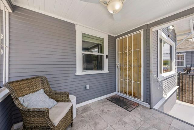 10191021 83rd Avenue, Oakland CA: https://media.crmls.org/mediaz/a951ec47-ebf5-4dd6-a177-83730f11cc61.jpg