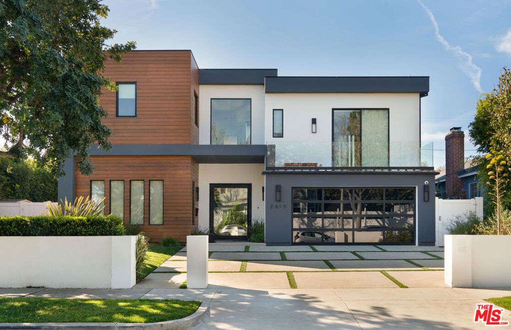 2819 S Canfield Avenue