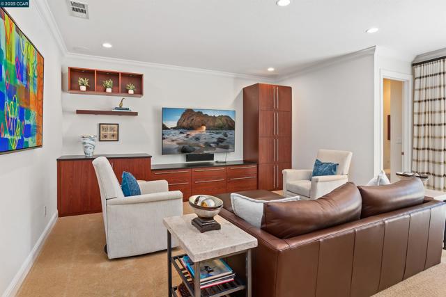 2142 Deer Oak Way, Danville CA: https://media.crmls.org/mediaz/a95276cf-dbbe-4d15-bbde-58a1fb222bcc.jpg