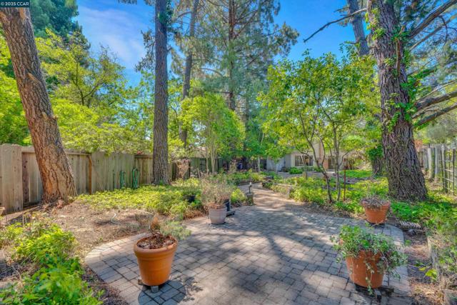 663 Abrigo Ct, San Ramon CA: https://media.crmls.org/mediaz/a952a917-e9b1-46b9-9605-a6e40e799c79.jpg