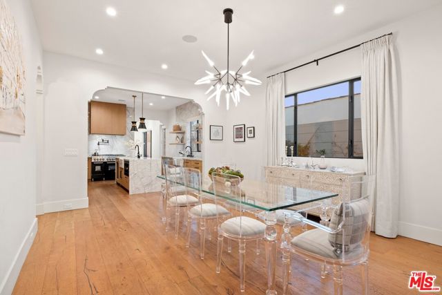 521 N Formosa Avenue, Los Angeles CA: https://media.crmls.org/mediaz/a952c991-4938-43c1-972d-f50afb1d2972.jpg