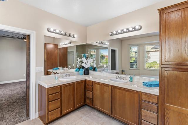 5512 Sagehen Ct, Loomis CA: https://media.crmls.org/mediaz/a95357c4-c203-4bd9-97e5-12faeda79cf3.jpg