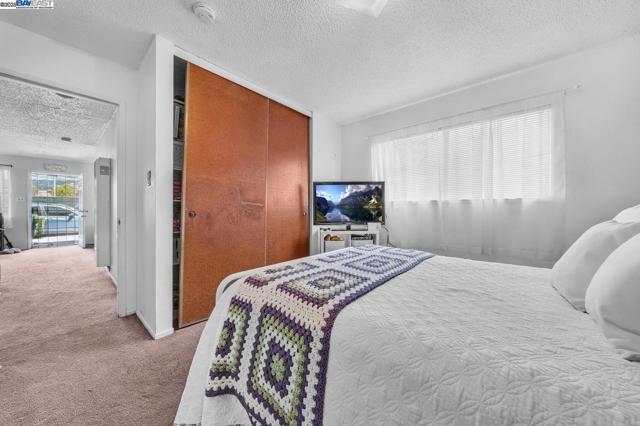 1738 7Th St, Berkeley CA: https://media.crmls.org/mediaz/a9538097-95ed-43b4-844b-2291c3f1abf8.jpg