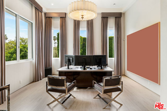 901 Oxford Way, Beverly Hills CA: https://media.crmls.org/mediaz/a953b220-8085-4030-b216-8571a98d0c1f.jpg