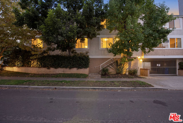 9707 Charnock Avenue, 203 photo 31