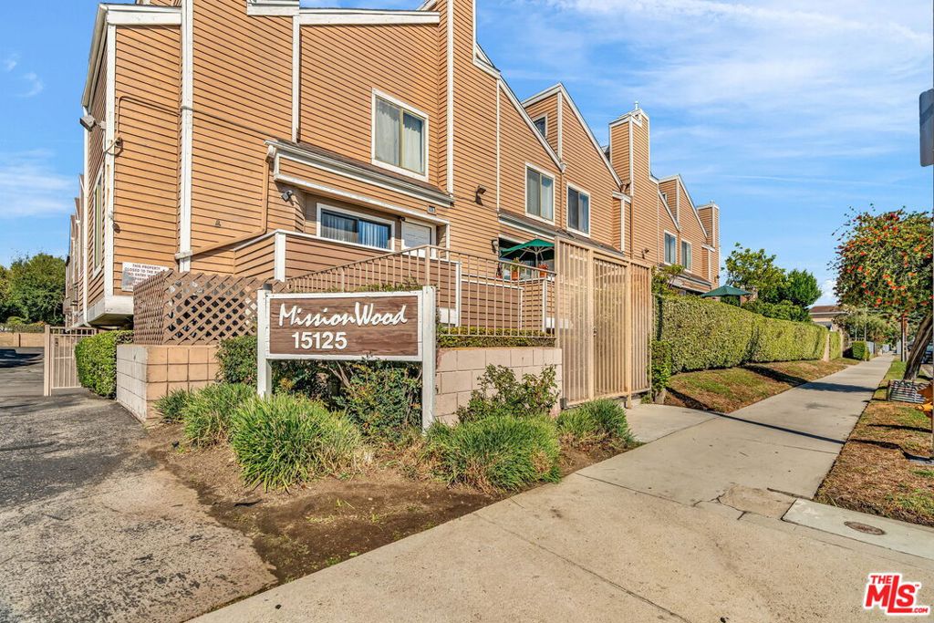 15125 Nordhoff Street #20