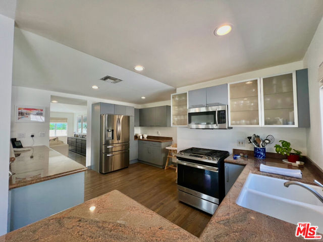 18033 Rosita Street, Encino CA: https://media.crmls.org/mediaz/a9553bf7-7204-4c2d-ba5a-57d5c43ab2d5.jpg