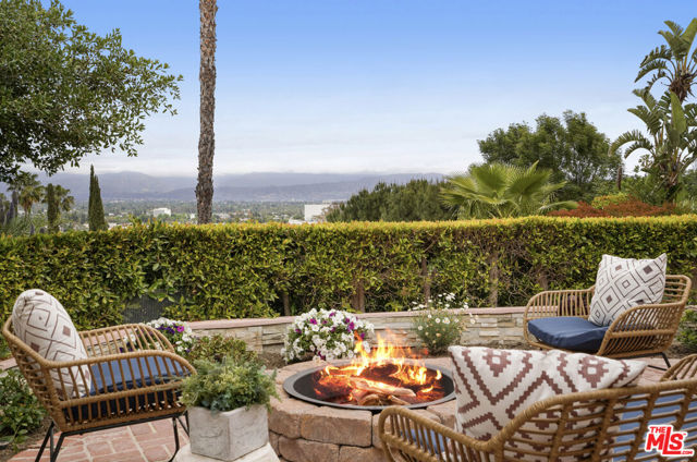 15224 Encanto Drive, Sherman Oaks CA: https://media.crmls.org/mediaz/a955803b-2f46-4dd1-9b66-da88f257c3fc.jpg