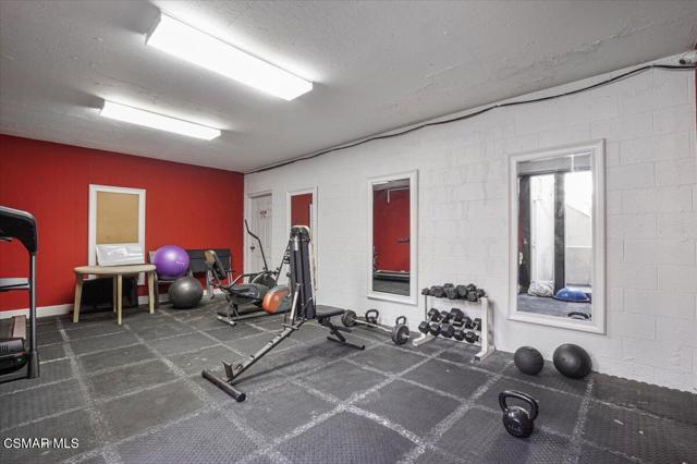 17842 Magnolia Boulevard, Encino CA: https://media.crmls.org/mediaz/a955e766-c568-40fc-bc12-4e48e27f4e9b.jpg