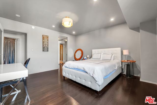 1155 N La Cienega Boulevard, West Hollywood CA: https://media.crmls.org/mediaz/a955fb7f-b828-4983-ac27-efb22f78649b.jpg