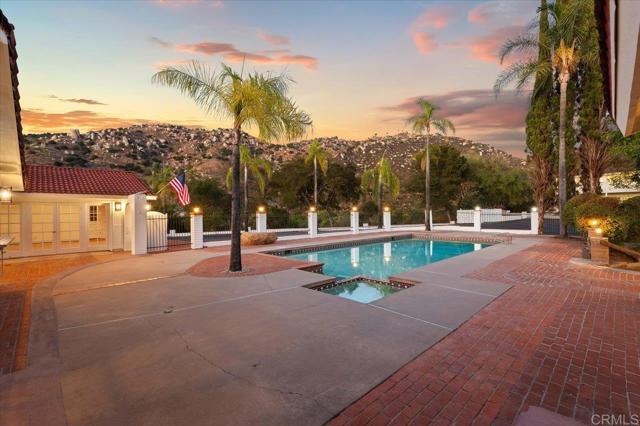 748 Old Oak Ridge, San Marcos CA: https://media.crmls.org/mediaz/a9566ceb-e88a-4984-a068-d635dc85fb12.jpg