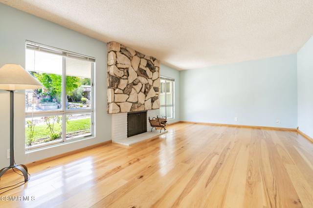 2085 Rayshire Street, Thousand Oaks CA: https://media.crmls.org/mediaz/a956bcaf-081d-48a4-b4ae-606d2bccb734.jpg