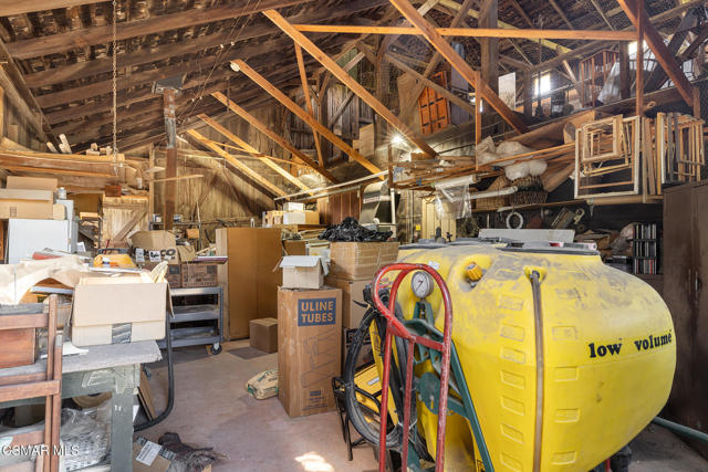 13721 Telegraph Road, Santa Paula CA: https://media.crmls.org/mediaz/a957b7f7-be8c-4464-a20b-c2f9db786583.jpg