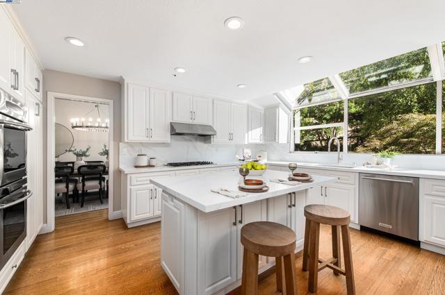 1398 Benedict Ct, Pleasanton CA: https://media.crmls.org/mediaz/a957cefd-a606-4486-946d-0f8c934b9d1f.jpg