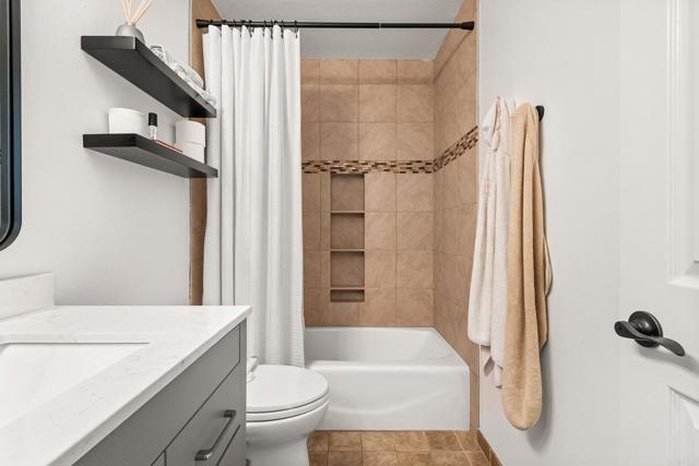 3575 Cameo Drive, Oceanside CA: https://media.crmls.org/mediaz/a95808e3-6d67-48bb-9b82-4cc608c9c6e4.jpg