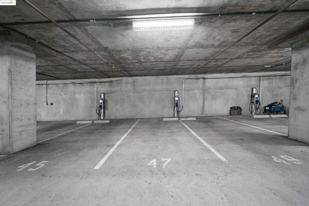 https://media.crmls.org/mediaz/a958503b-10f2-48d9-88ea-5361460f5a90.jpg?preset=X-Large