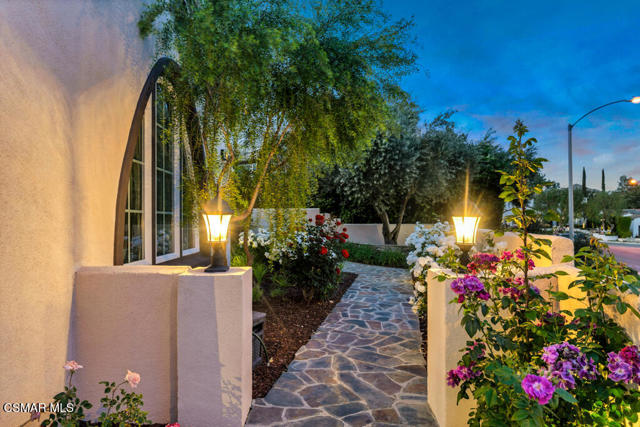 5715 Calais Court, Calabasas CA: https://media.crmls.org/mediaz/a9585941-d952-4e35-b888-95833ac7457d.jpg