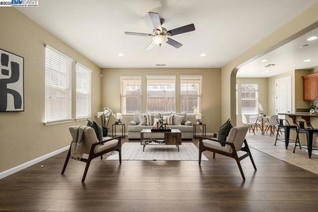 670 W Privado Way, Mountain House CA: https://media.crmls.org/mediaz/a959602a-022f-4e4a-ad74-c477c782ea3c.jpg
