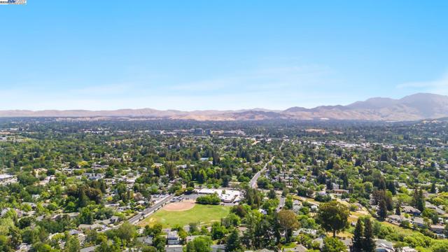 2371 Mallard Dr, Walnut Creek CA: https://media.crmls.org/mediaz/a95990e1-a649-4e18-b63e-68acaf644c05.jpg