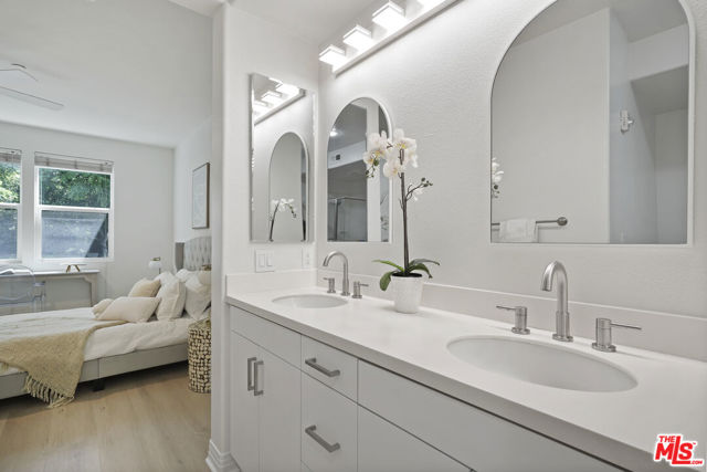 7100 Playa Vista Drive, Playa Vista CA: https://media.crmls.org/mediaz/a9599f4a-f155-40f2-bff6-8f796aa34a4a.jpg