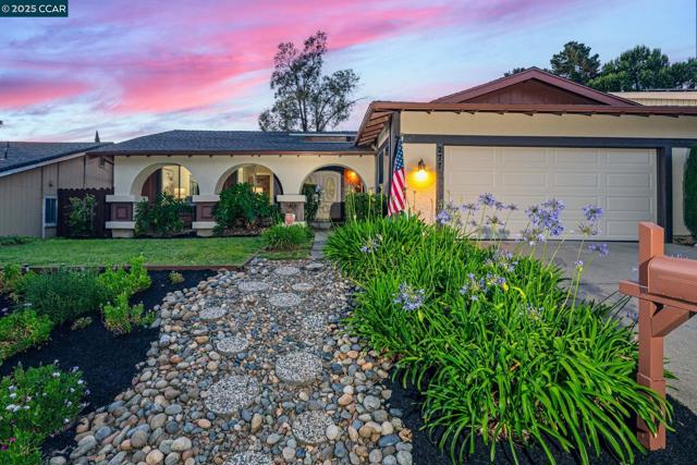 277 Holiday Hills Dr, Martinez CA: https://media.crmls.org/mediaz/a959b3c8-f8e0-4d87-a0d0-91485ebf3e0a.jpg