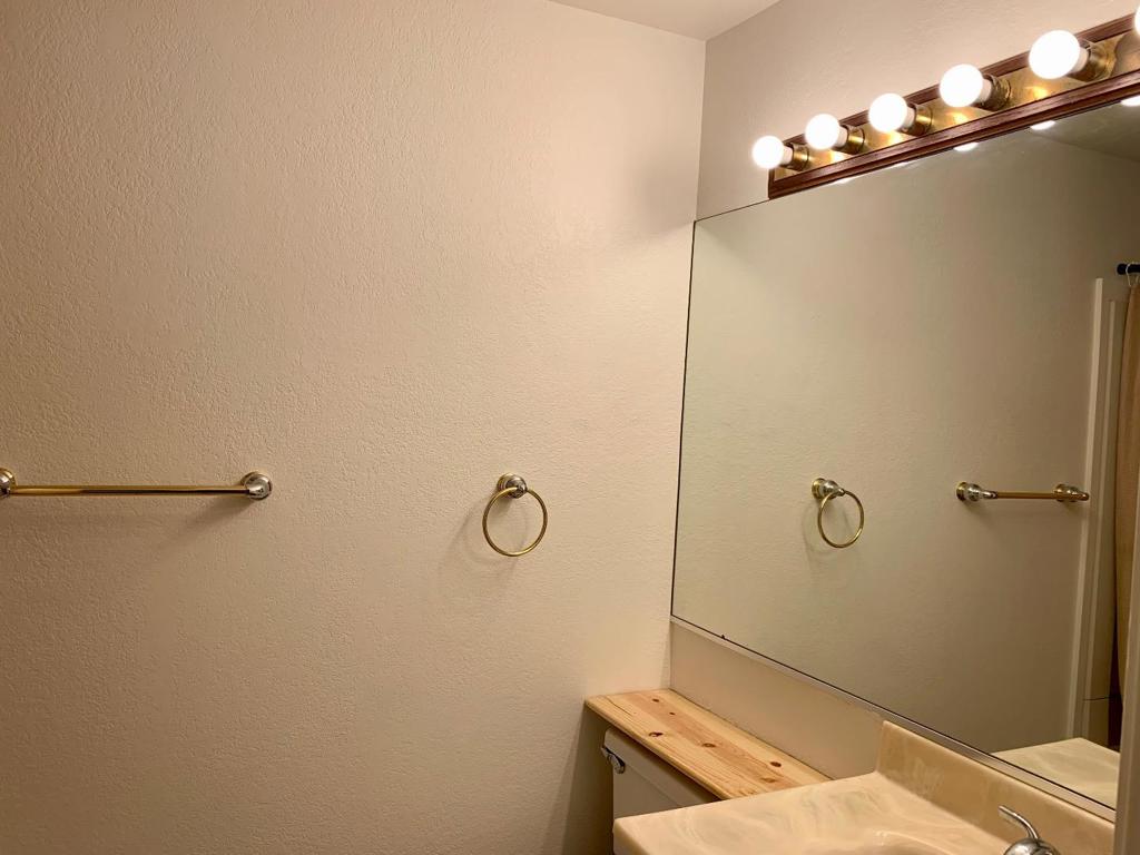 https://media.crmls.org/mediaz/a95a46e2-d72d-4ed3-b66a-2c82c912e109.jpg?preset=X-Large