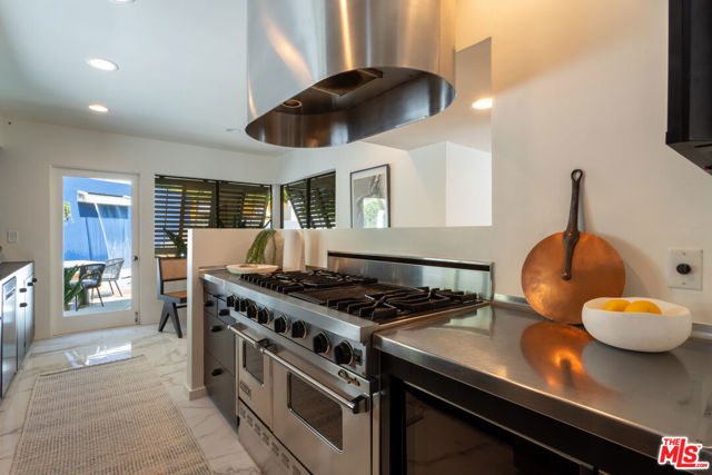 2034 Outpost Drive, Los Angeles CA: https://media.crmls.org/mediaz/a95ab453-d55a-4d62-ad4b-f34ef17f1578.jpg