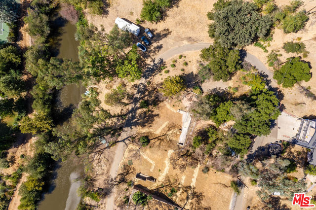 2344 Laguna Circle Drive, Agoura CA: https://media.crmls.org/mediaz/a95b20bd-8c4c-4f2d-8023-6a2e39eb84b1.jpg