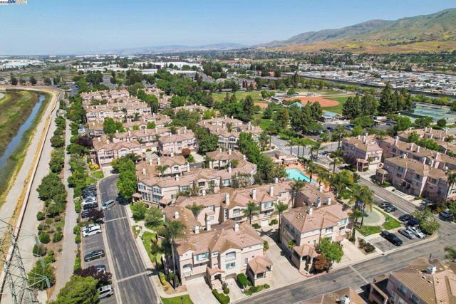 385 Montecito Way, Milpitas CA: https://media.crmls.org/mediaz/a95b46ad-72d5-4e4f-8662-a78b71495a53.jpg