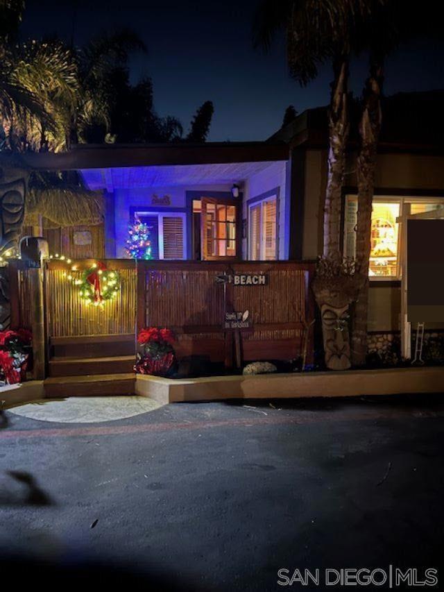 https://media.crmls.org/mediaz/a95b4a00-c361-4503-a643-0f34115483ac.jpg?preset=X-Large