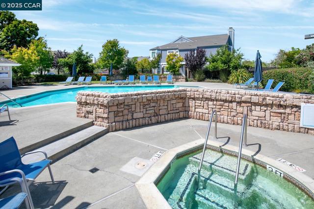 23 Shepardson Ln, Alameda CA: https://media.crmls.org/mediaz/a95c5fb7-16c3-4419-89df-bf1392970a3a.jpg