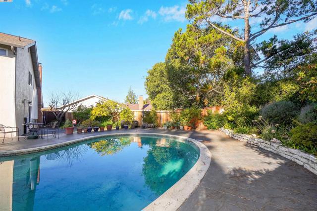 3608 Siskiyou Ct, Hayward CA: https://media.crmls.org/mediaz/a95c76de-868c-4e2d-9b75-40c52e13c56f.jpg