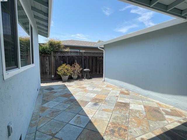 4902 Everglades Park Dr, Fremont CA: https://media.crmls.org/mediaz/a95c77a6-673d-4de2-a661-eb86ec9d5f3a.jpg