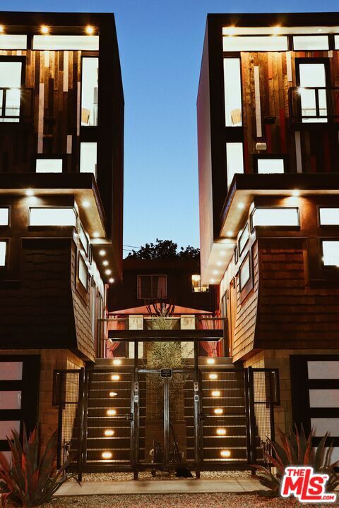 715 N El Centro Avenue