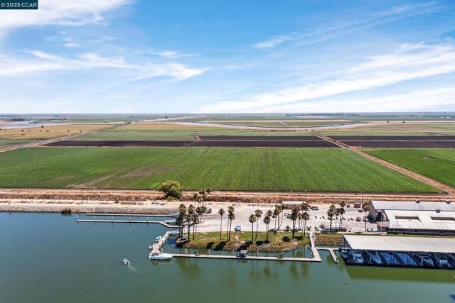 5727 Cutter Loop, Discovery Bay CA: https://media.crmls.org/mediaz/a95cbf74-745d-4389-9f60-30ffb06da57a.jpg