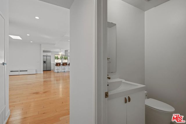 4207 Michelangelo Avenue, Woodland Hills CA: https://media.crmls.org/mediaz/a95cd508-9387-4279-bf27-c06f01f499ab.jpg