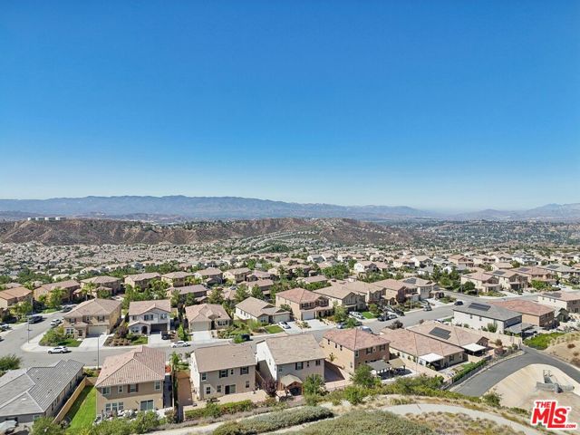 19317 Bension Drive, Santa Clarita CA: https://media.crmls.org/mediaz/a95cf896-8ff5-4dbc-a2f3-92fff8ca0c4c.jpg